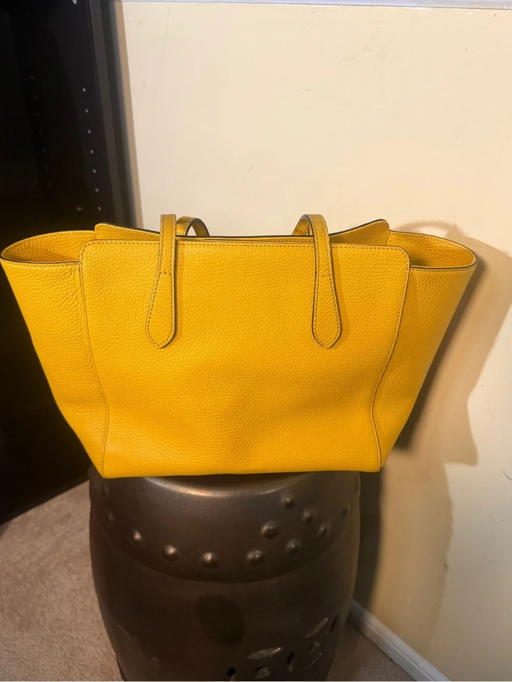 Gucci Large Swing Tote Yellow Pebbled Leather Made in Italy Authentic - Picture 2 of 15